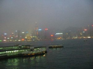 香港島へのフェリー夜景