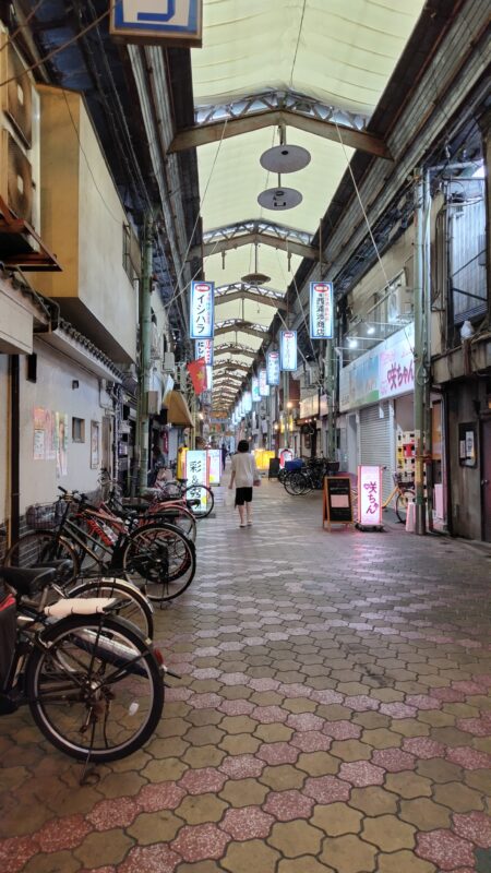 大阪はやたらアーケード街が多く、こちらも物凄く長く続いていて、途中で引き返しました